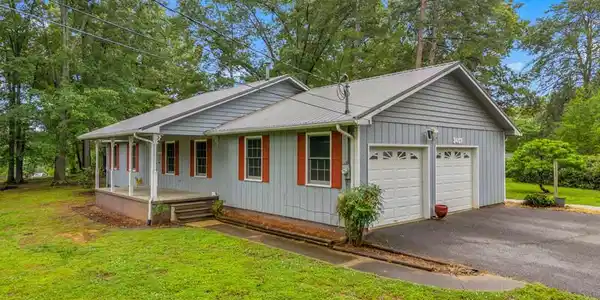 Image 2: connie ln 2
