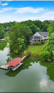 1242 Cobblestone Lane