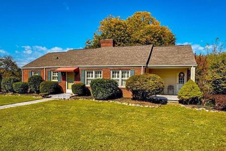 1267 Lakeview Drive