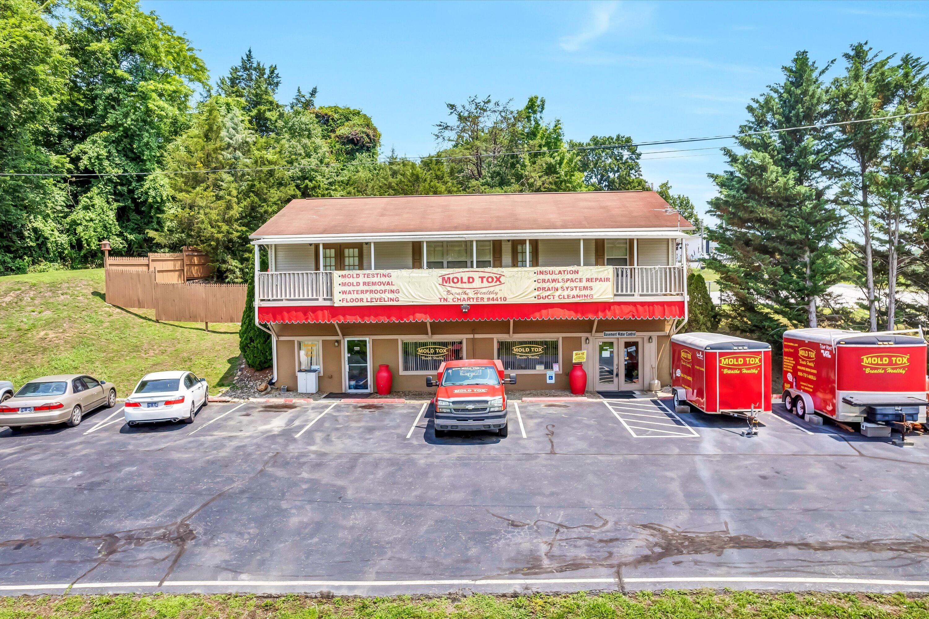 Image 2: 01-134 Circle Dr-1