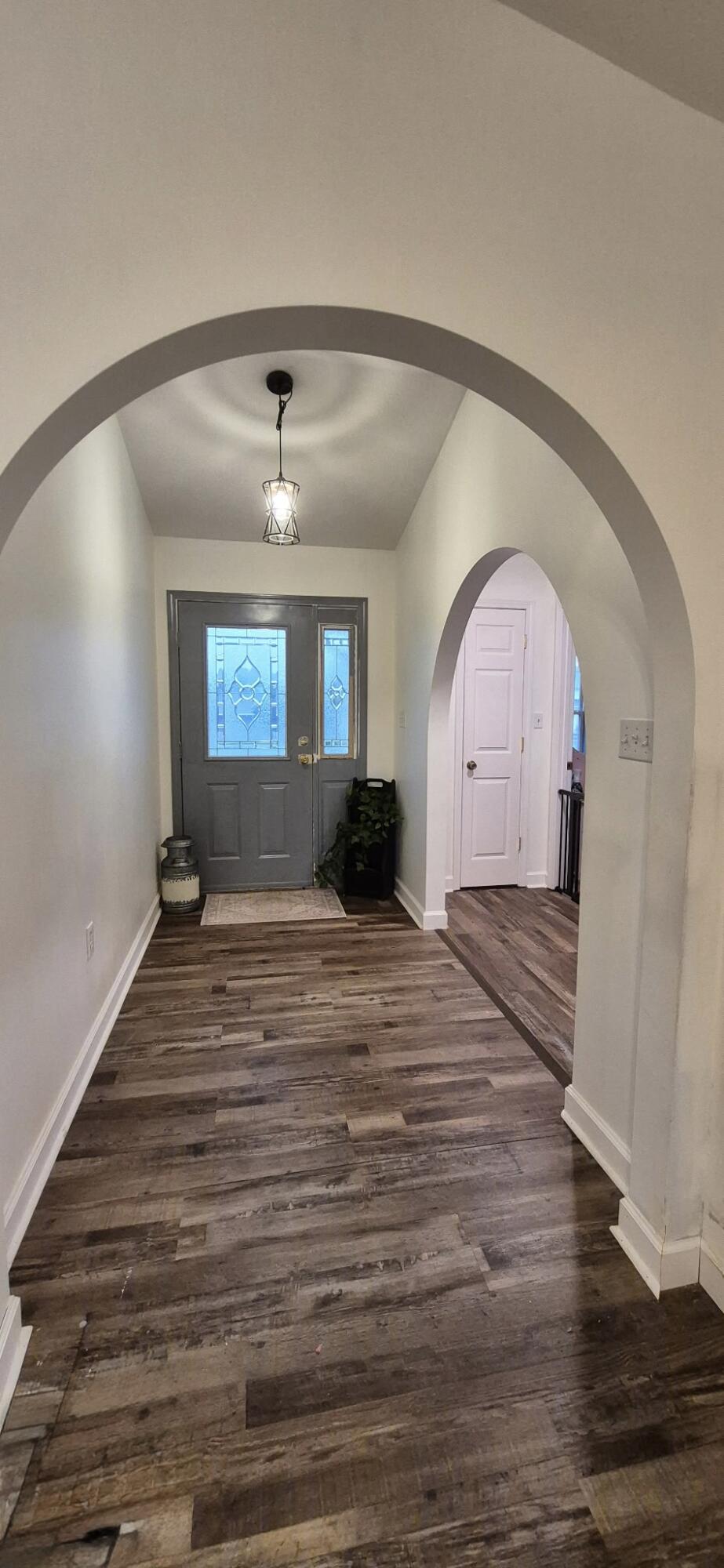 Image 3: Foyer