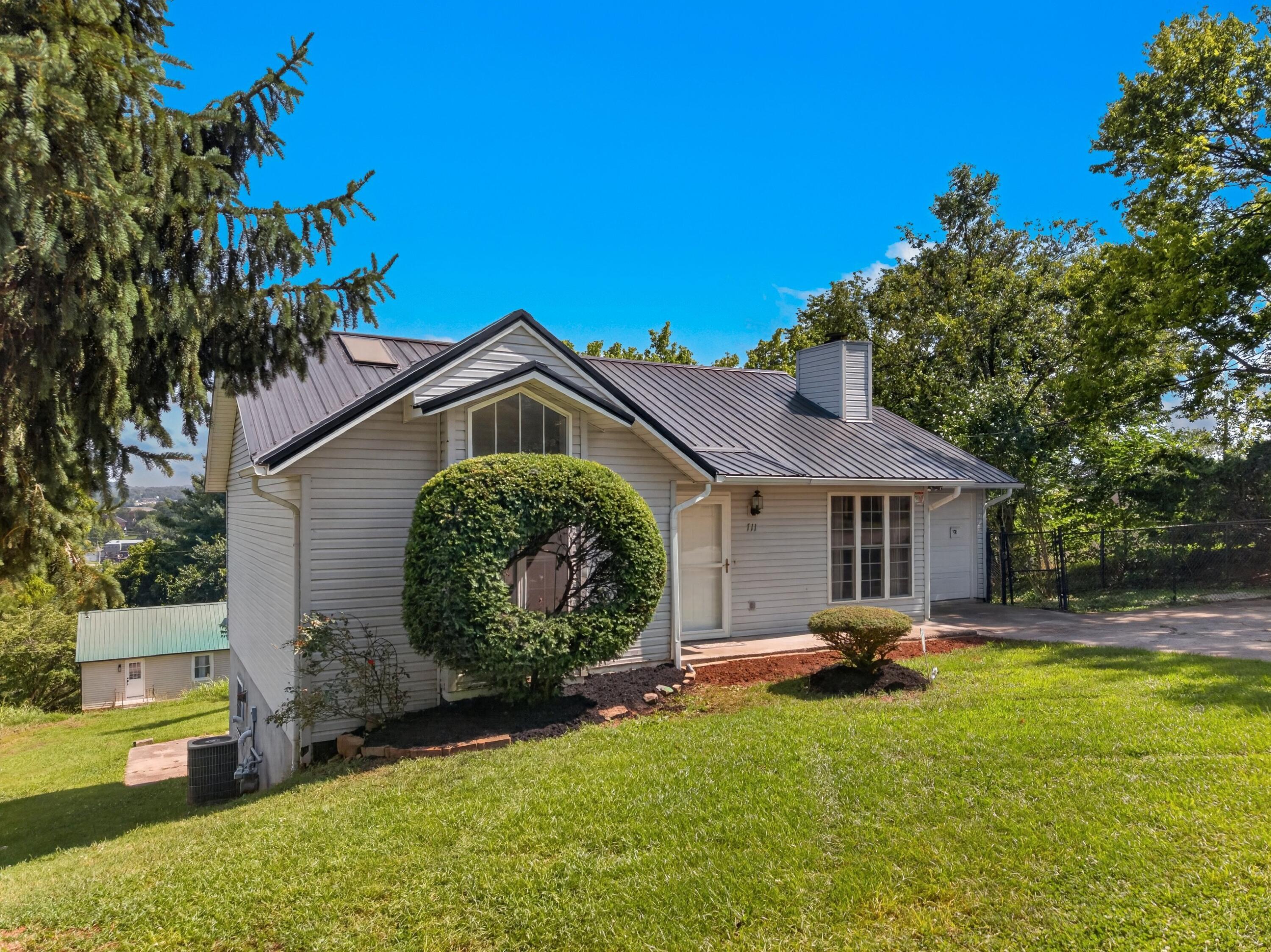 Image 2: 002-711SummittStreet-JeffersonCity-TN-37