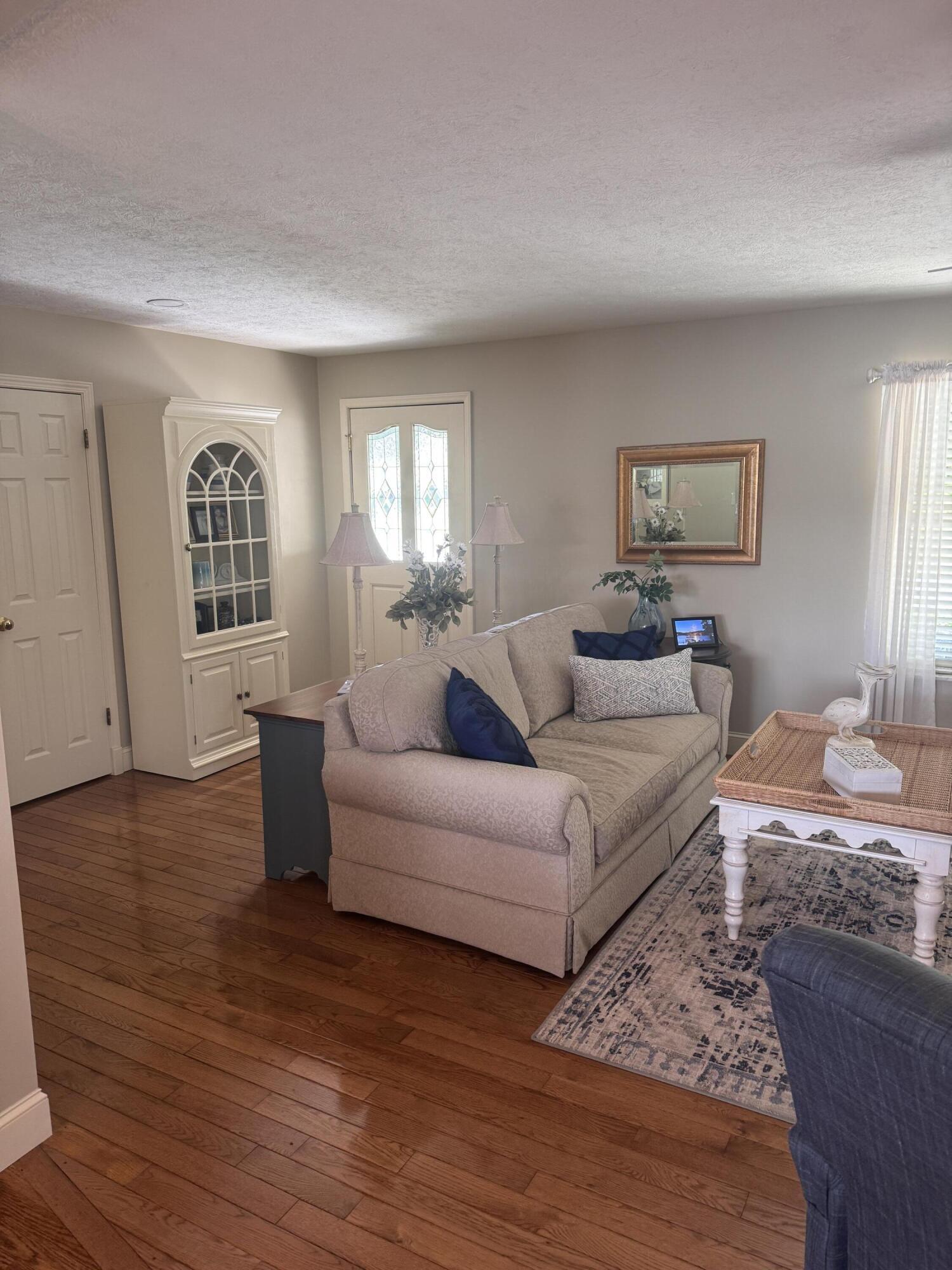 Image 2: Living room