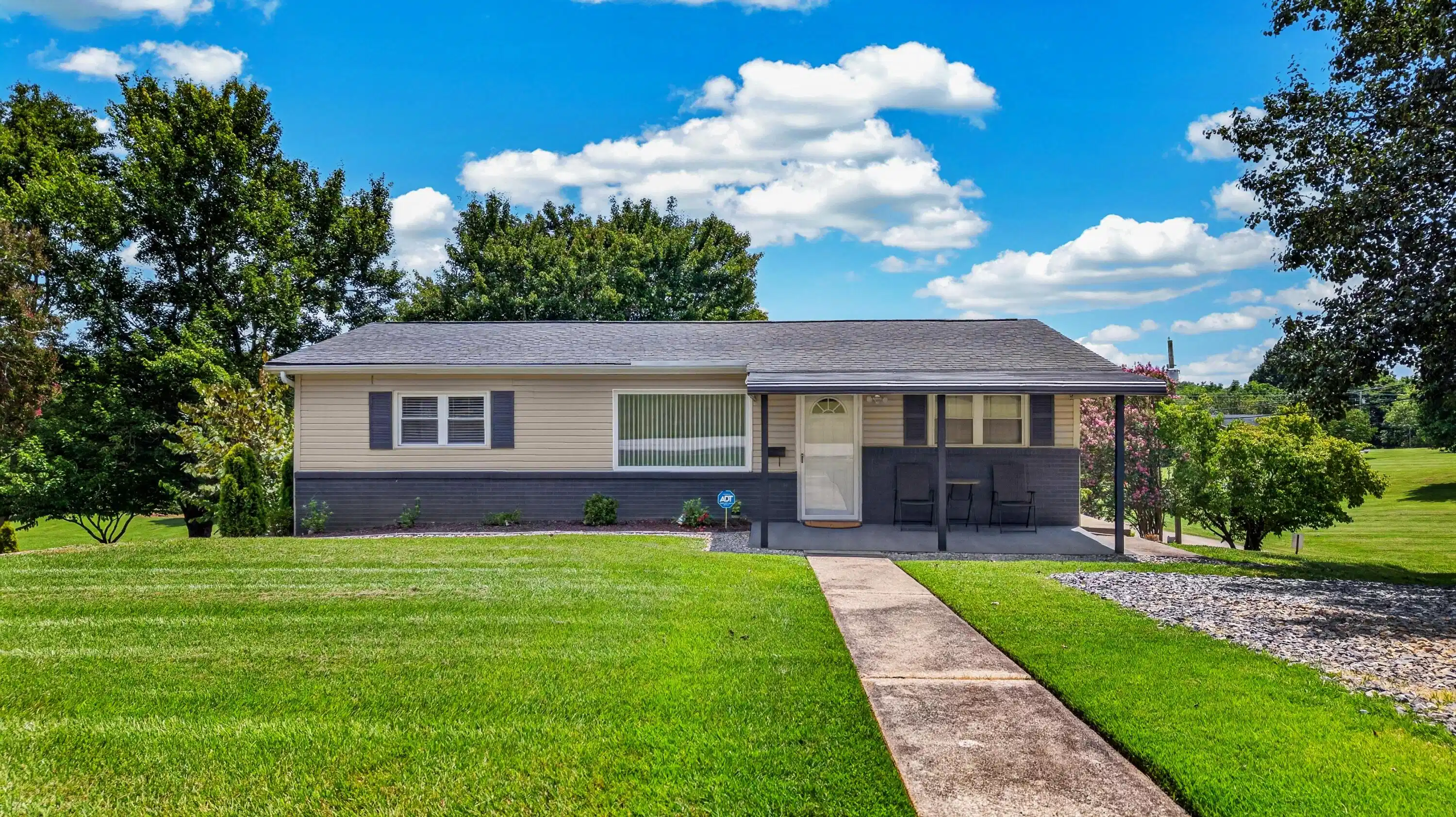 Image 1: 001-903EastCrossRoad-Dandridge-TN-37725-