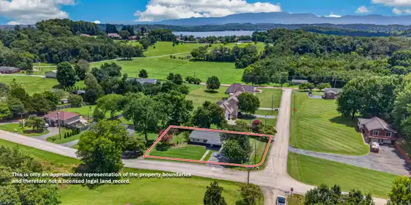 Image 2: 004-903EastCrossRoad-Dandridge-TN-37725-