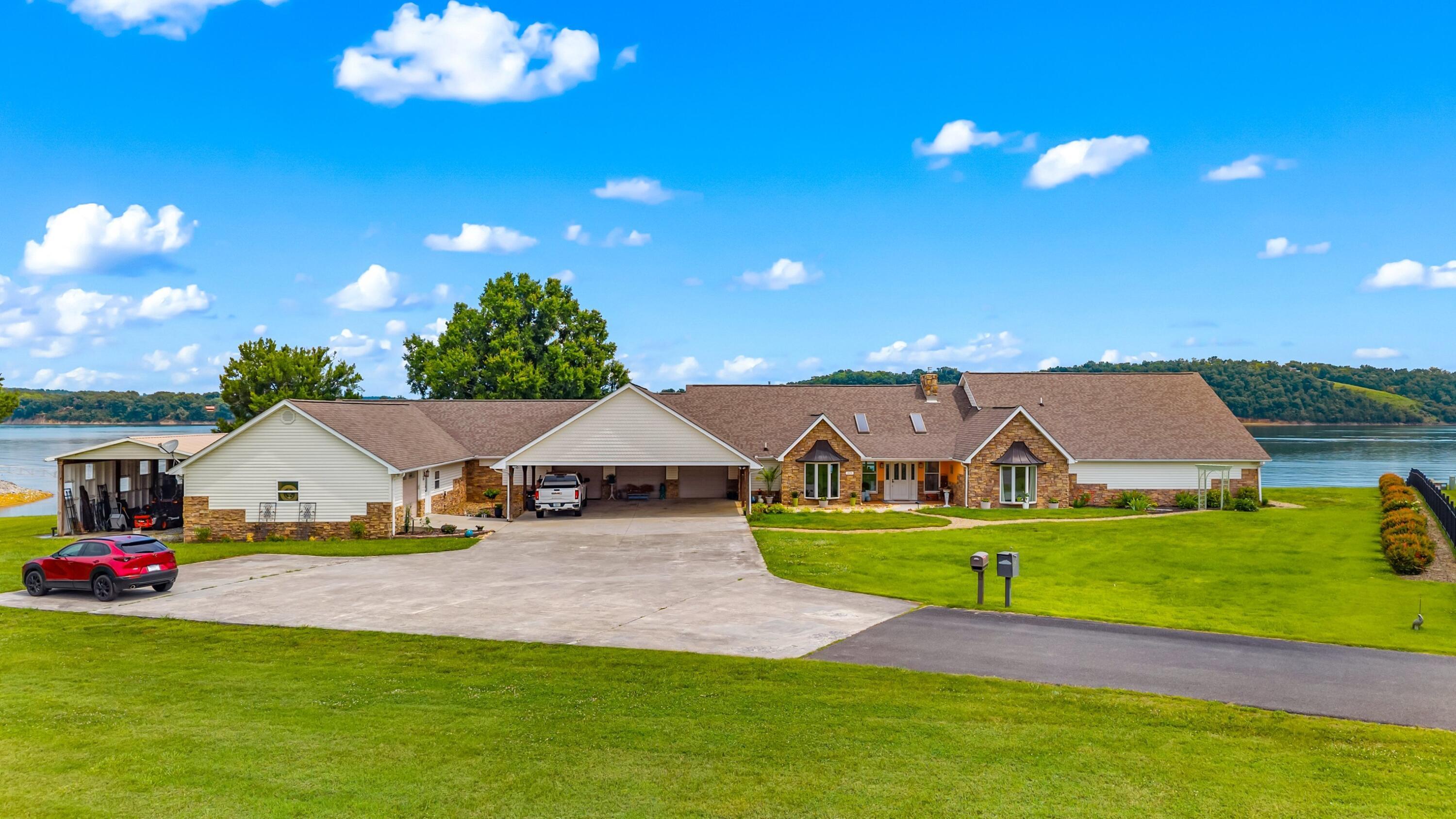 Image 1: 001-829TuckerPlaceWay-Dandridge-TN-37725