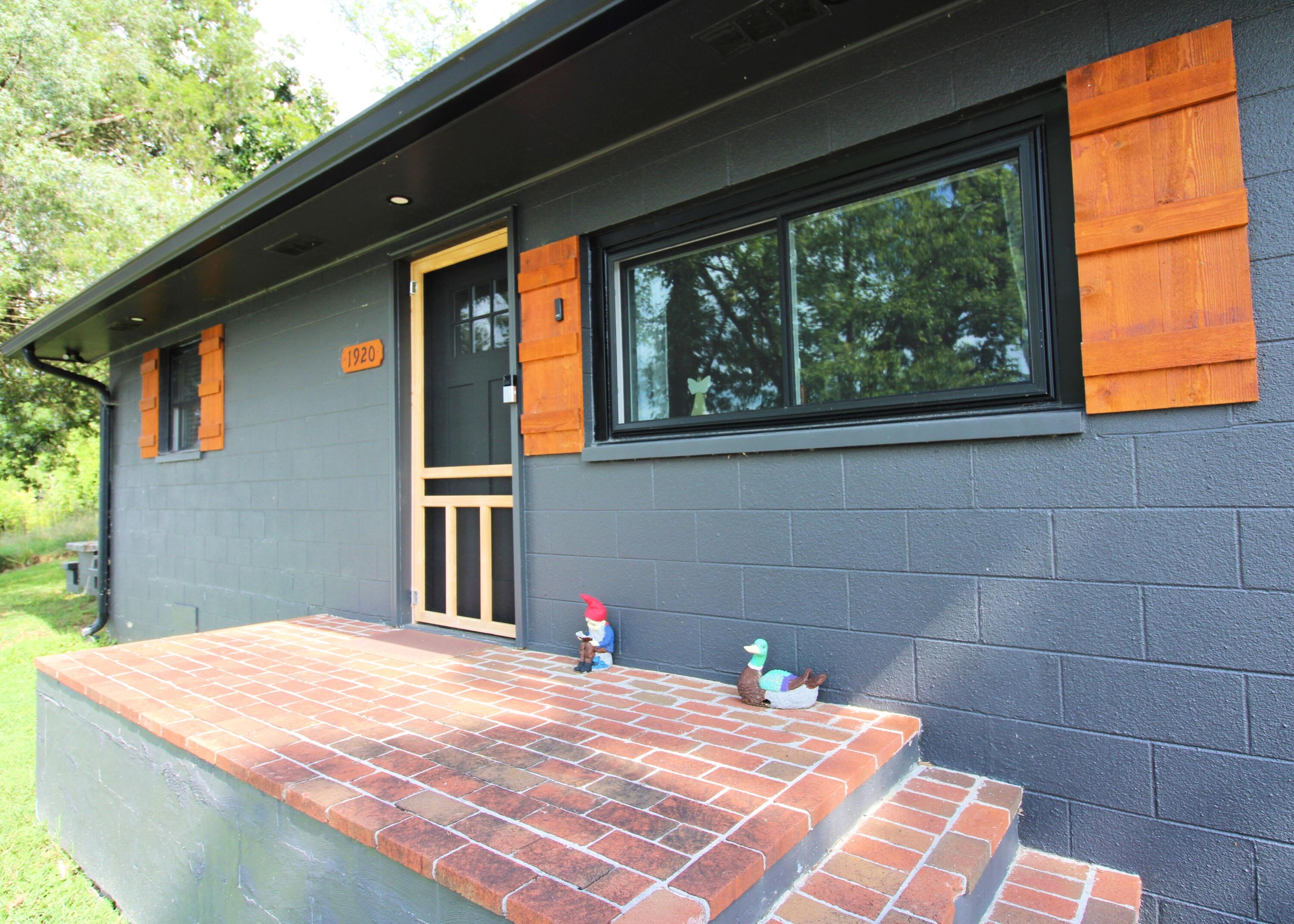 Image 3: 2