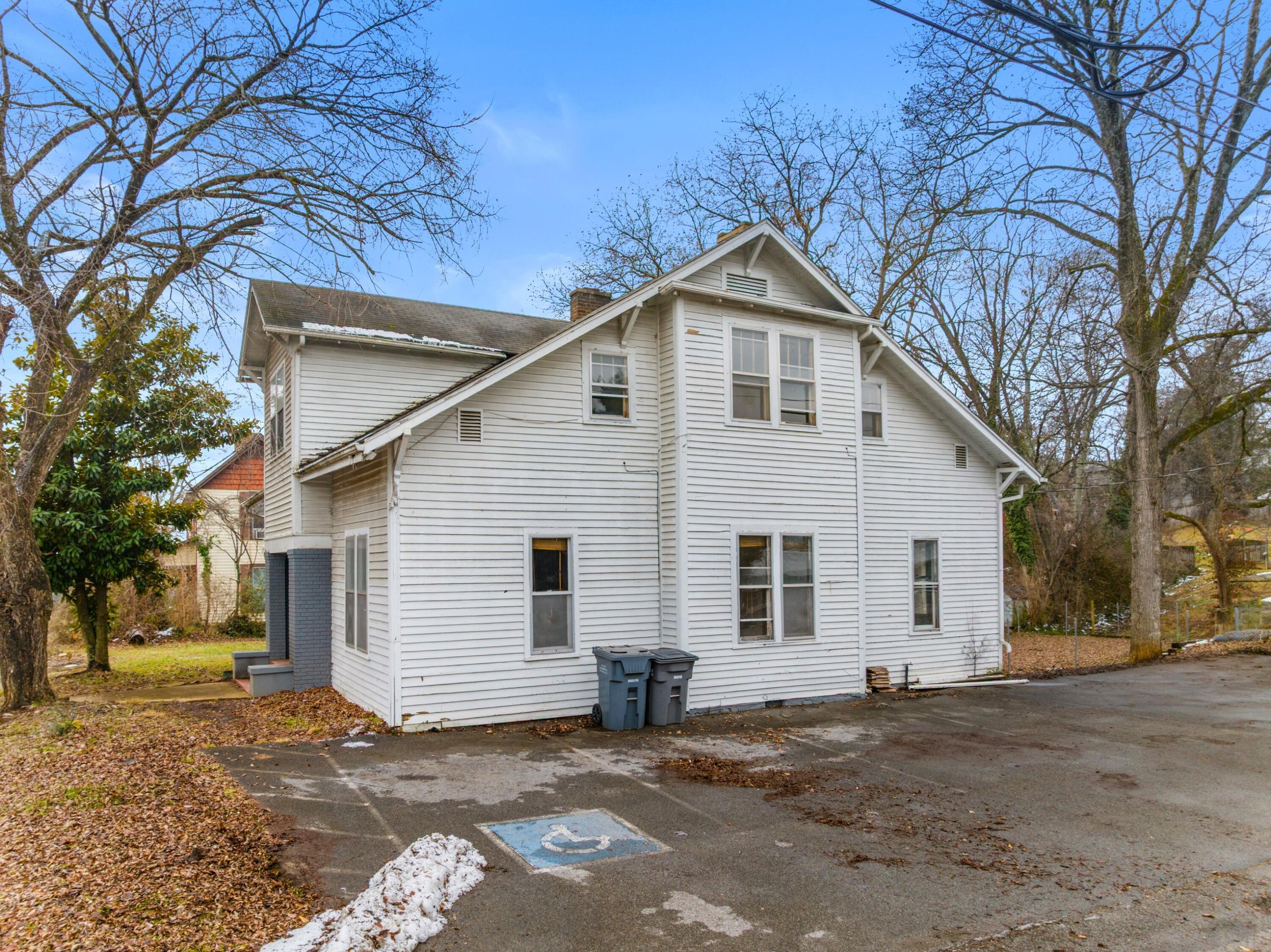 Image 3: 004-222EastMeetingStreet-Dandridge-TN-37