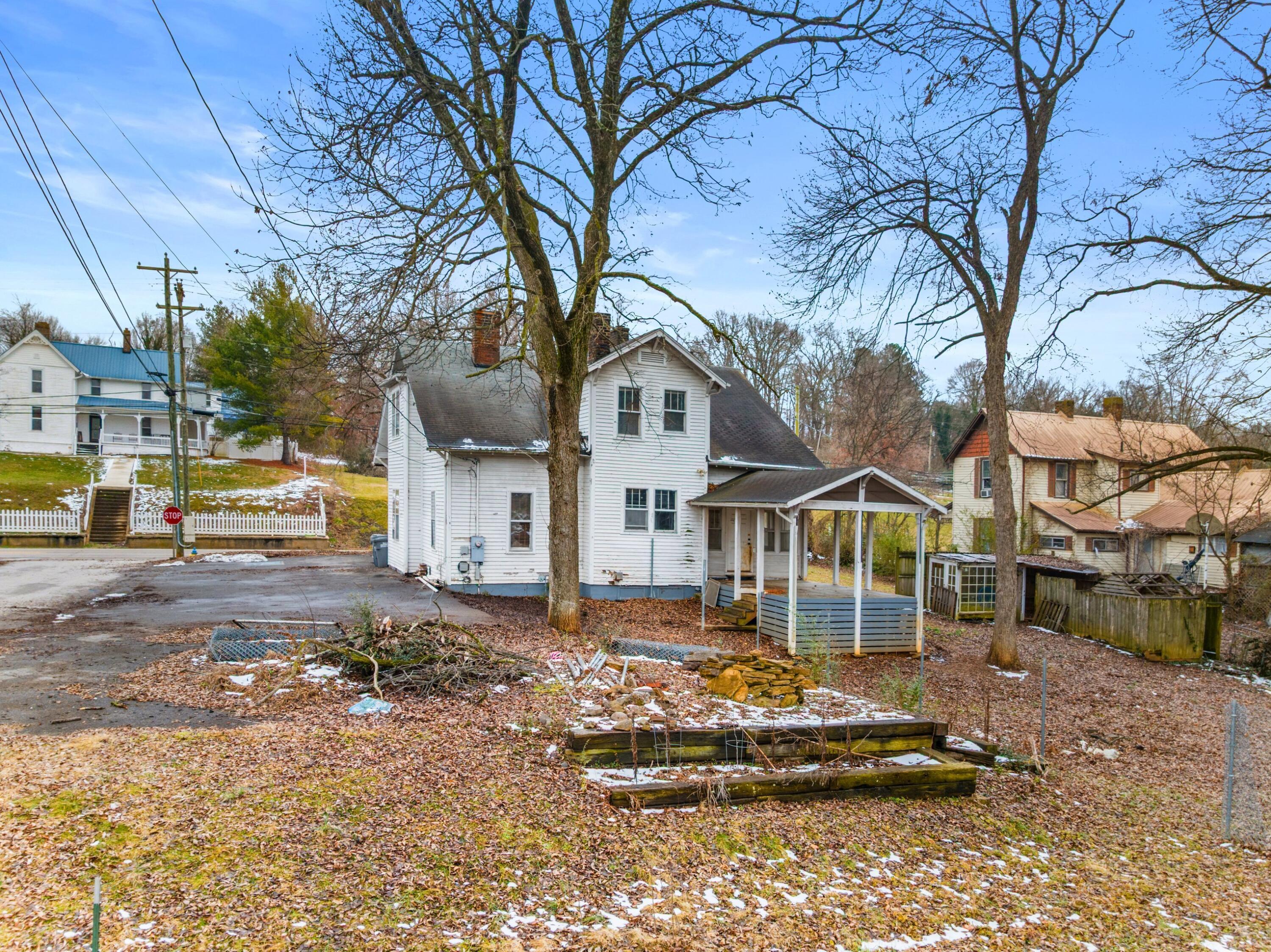Image 4: 005-222EastMeetingStreet-Dandridge-TN-37