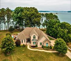 611 Peninsula Pointe
