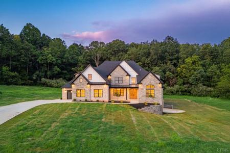 1235 Deer Hollow