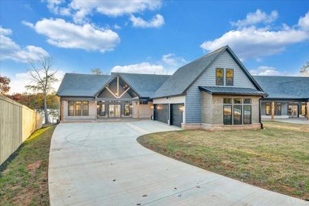 319 Bass Cove