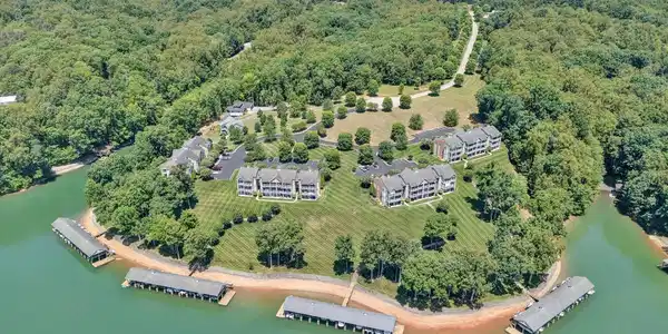 295 S Pointe Shore