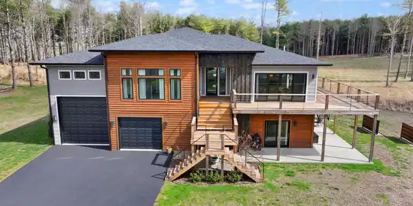 133 Lakeshore Drive