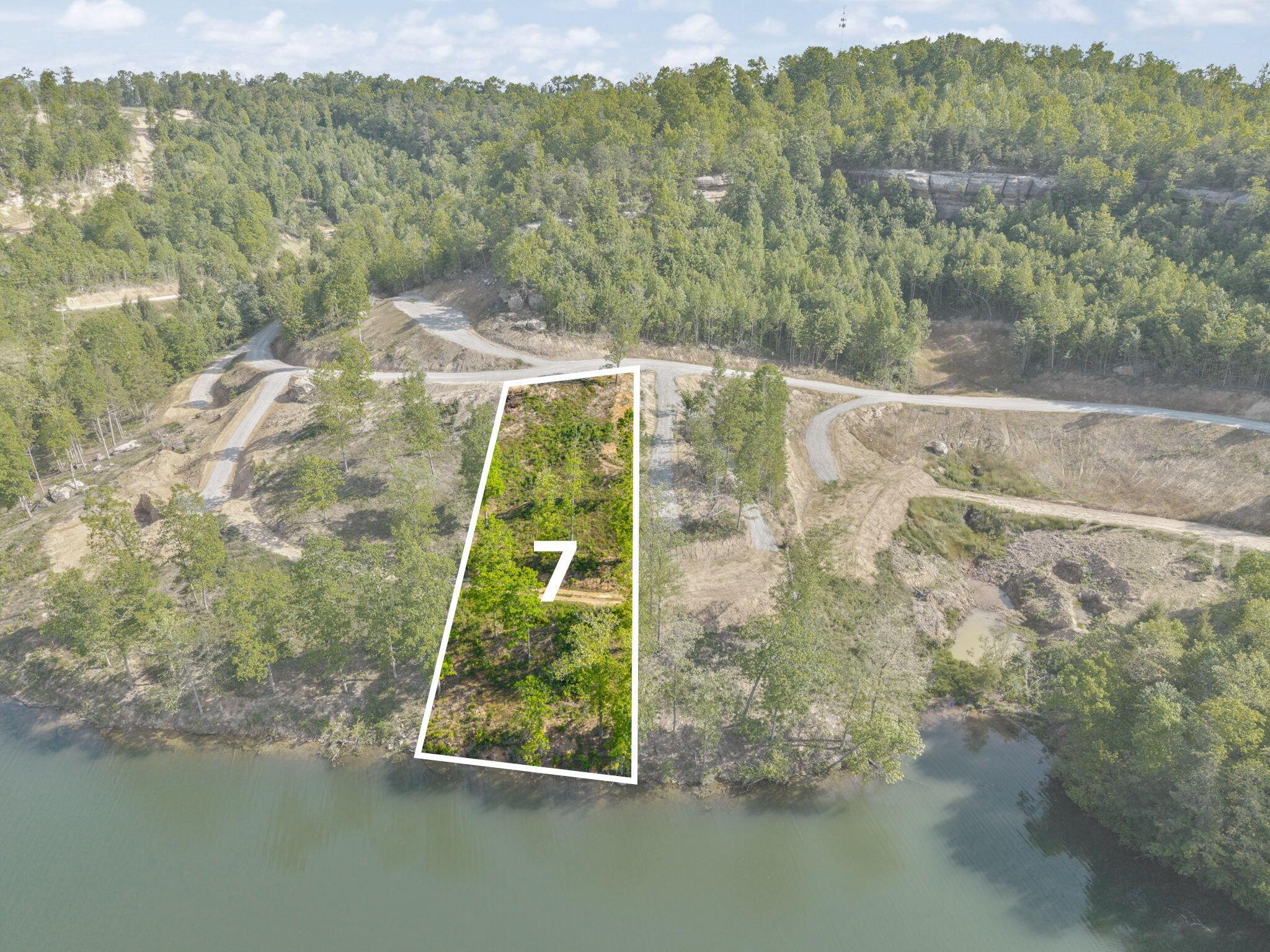Image 3: Lot 7
