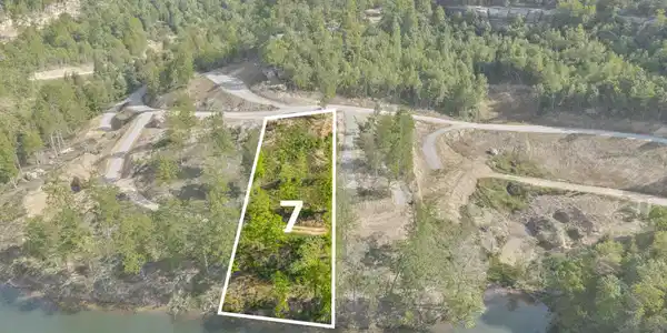 Image 3: Lot 7