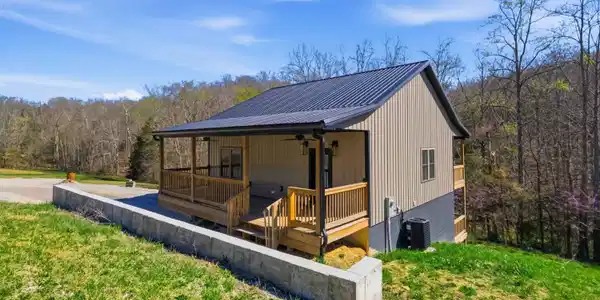 195 Hobart Lane