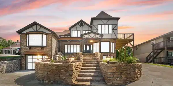 518 W Lakeshore Drive