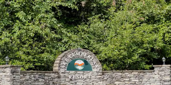Image 2: Lake Cumberland Resort 2