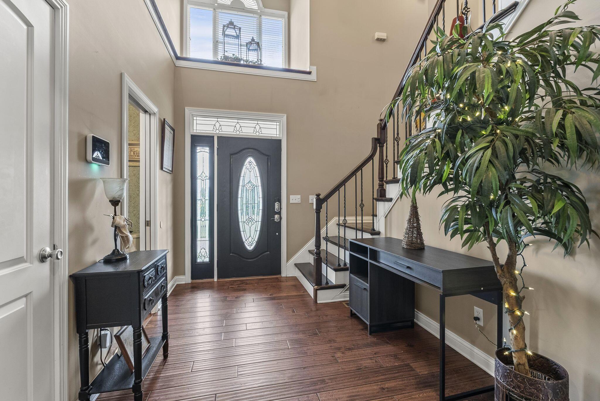 Image 4: foyer
