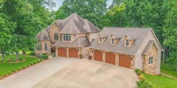 185 Tatum Pointe Drive