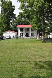 736 E Lakeshore Drive