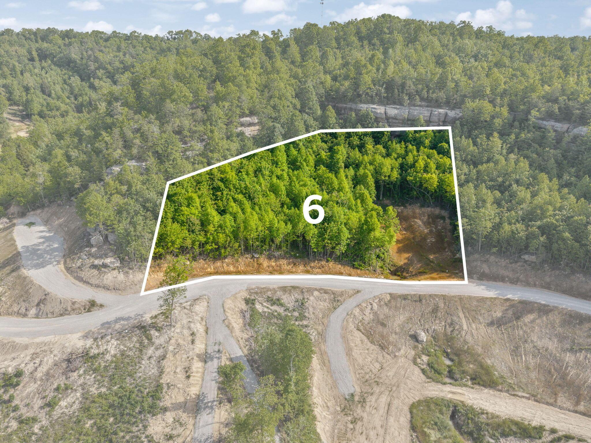 Image 2: LOT 6