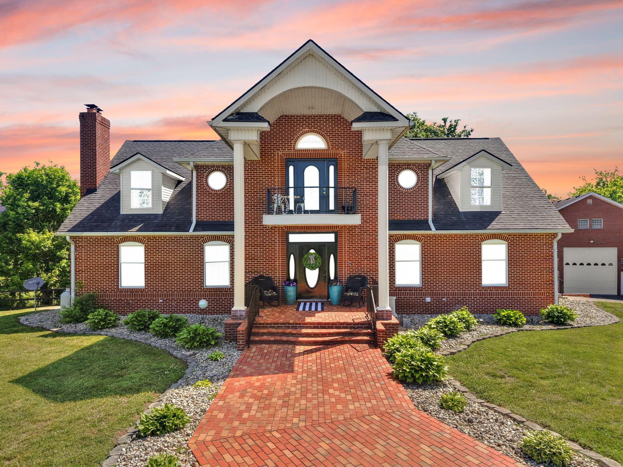 Image 1: 1 Twilight Front