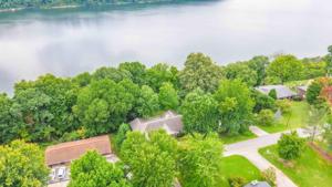 335 Lakeview Drive