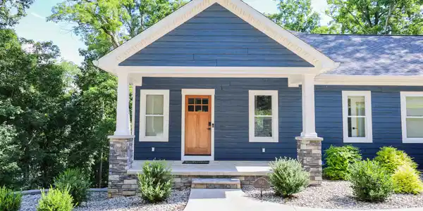 Image 4: Front Exterior