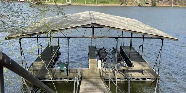 Image 4: 213 sun hill dock