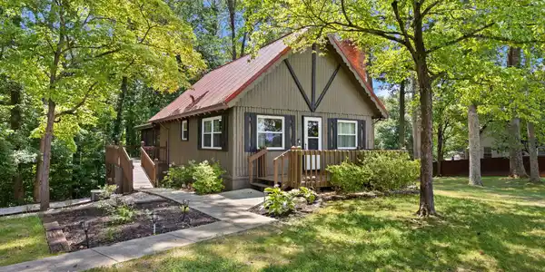 Image 4: 1-web-or-mls-413A8060