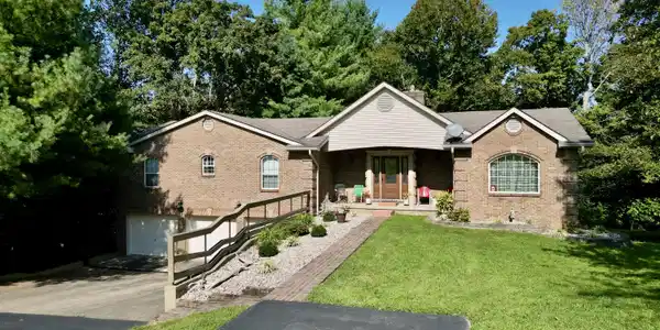 84 Lakeview Drive