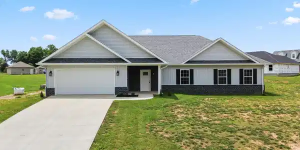 553 KNOLL Lane