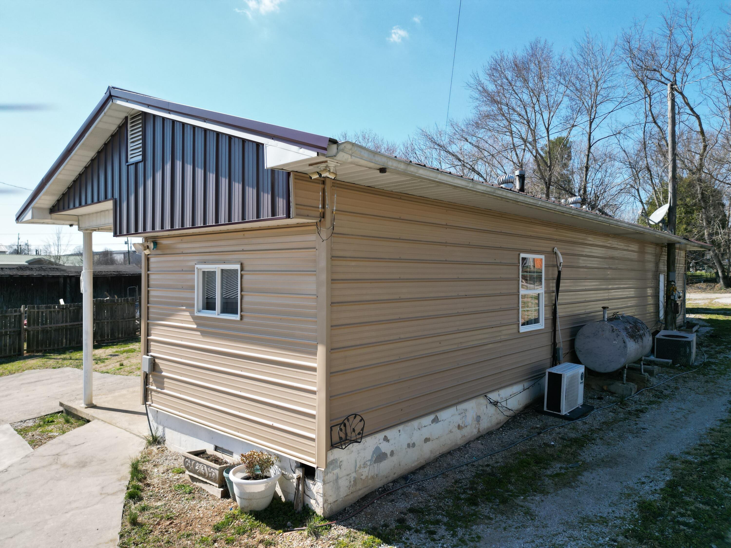 Image 4: Side of Home