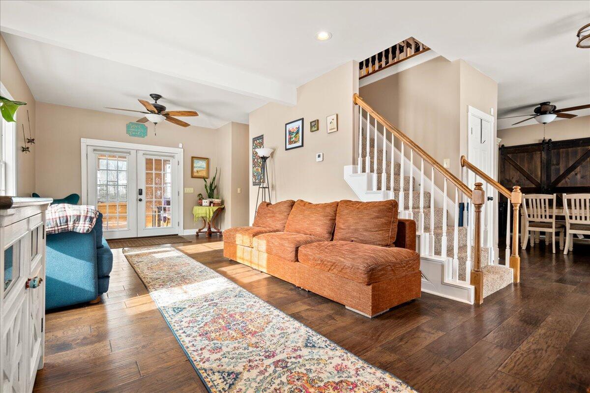 Image 4: 12-Living Room