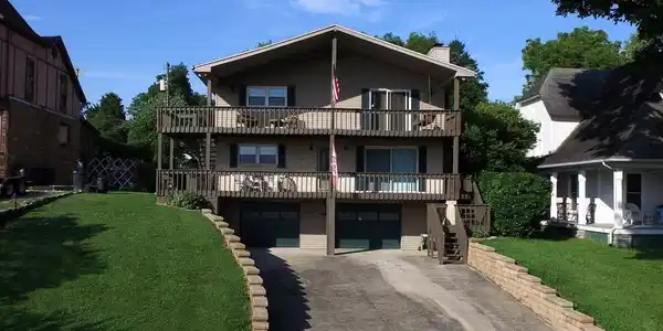 516 West Lakeshore Drive