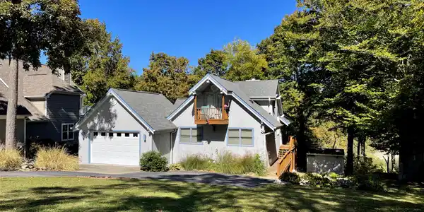 402 Lakeview Drive