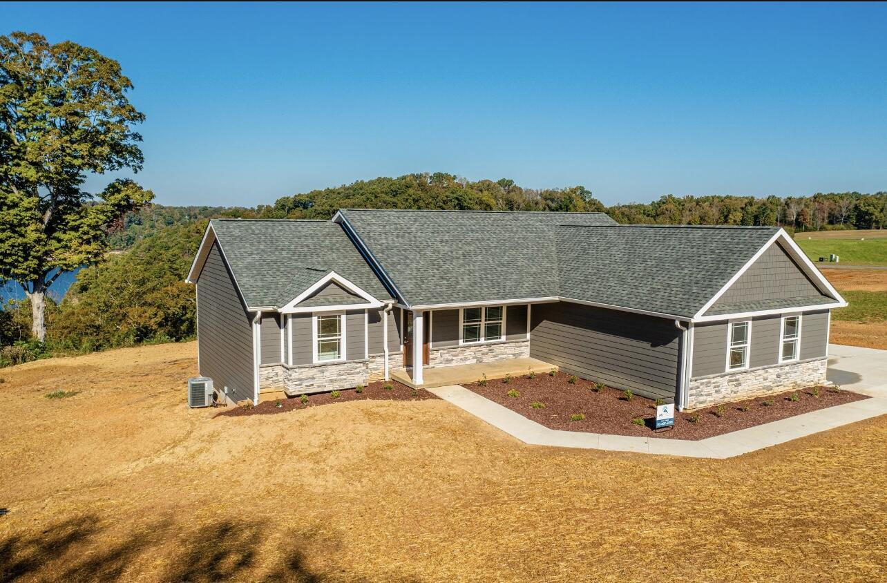 670 Beacon Street, Russell Springs, KY lhrmls01086365