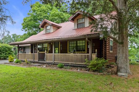 946 E Lakeshore Drive