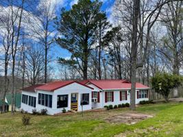 230 Lakeview Circle