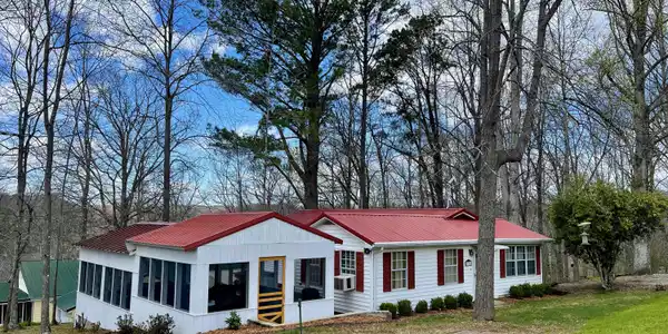 230 Lakeview Circle