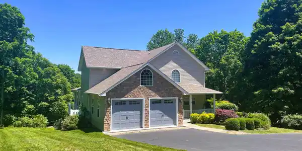 62 Lakeview Drive