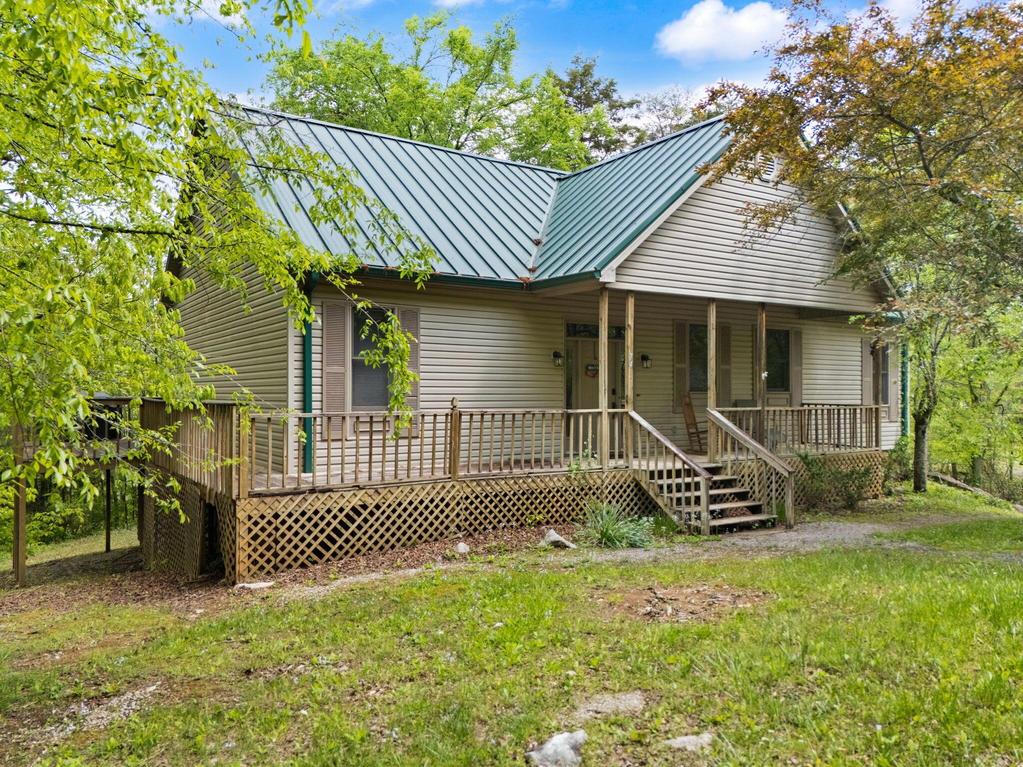 Image 1: 74 Clover Leaf Cir, Burnside, KY