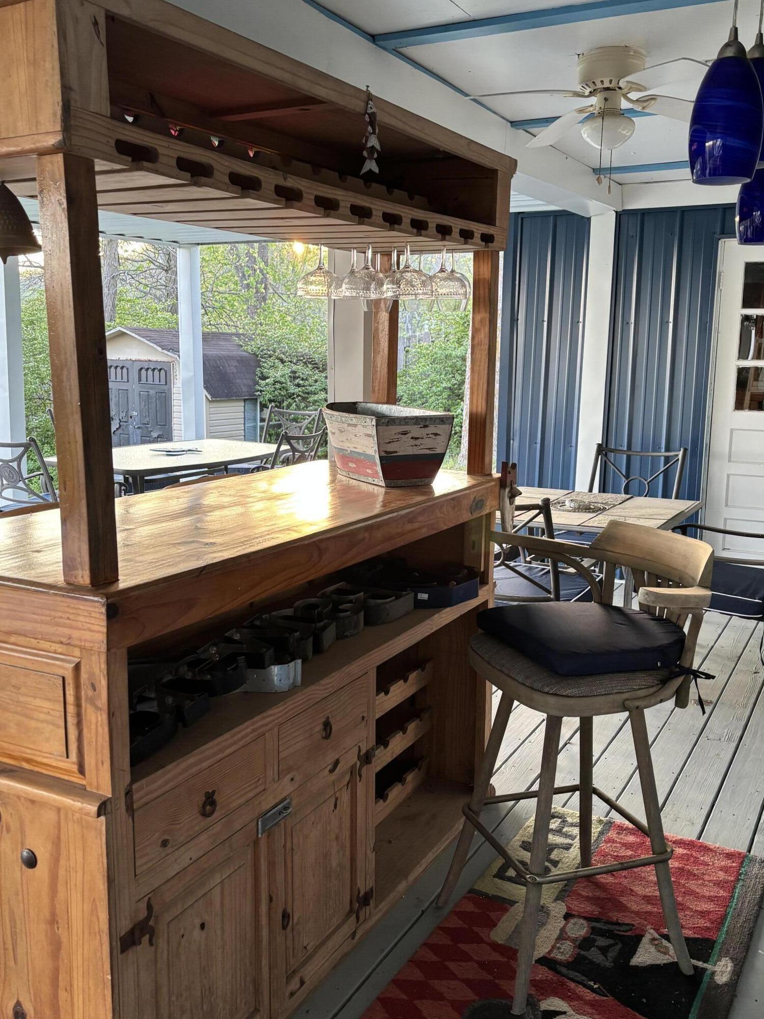 Image 4: Deck Bar