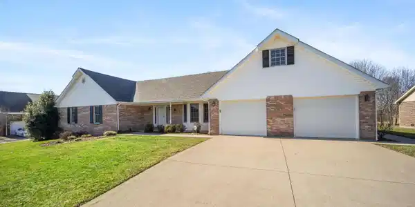 237 Lakepointe Drive