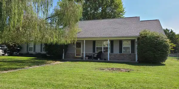 210 Clover Pointe Drive