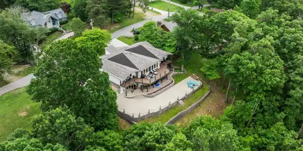 389 Lakeview Drive