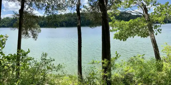 605 Lakeview Drive