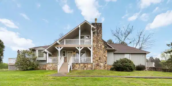 407 Circle Lake Drive